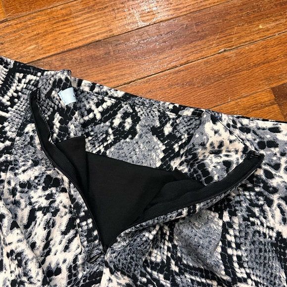 She + Sky Size Med Snakeskin Print Zip Midi Fit and Flare Y2K Sexy Flowy Skirt - Picture 6 of 11